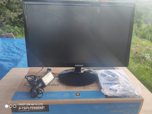 Samsung s22d300 vga hdmi lcd - vga,